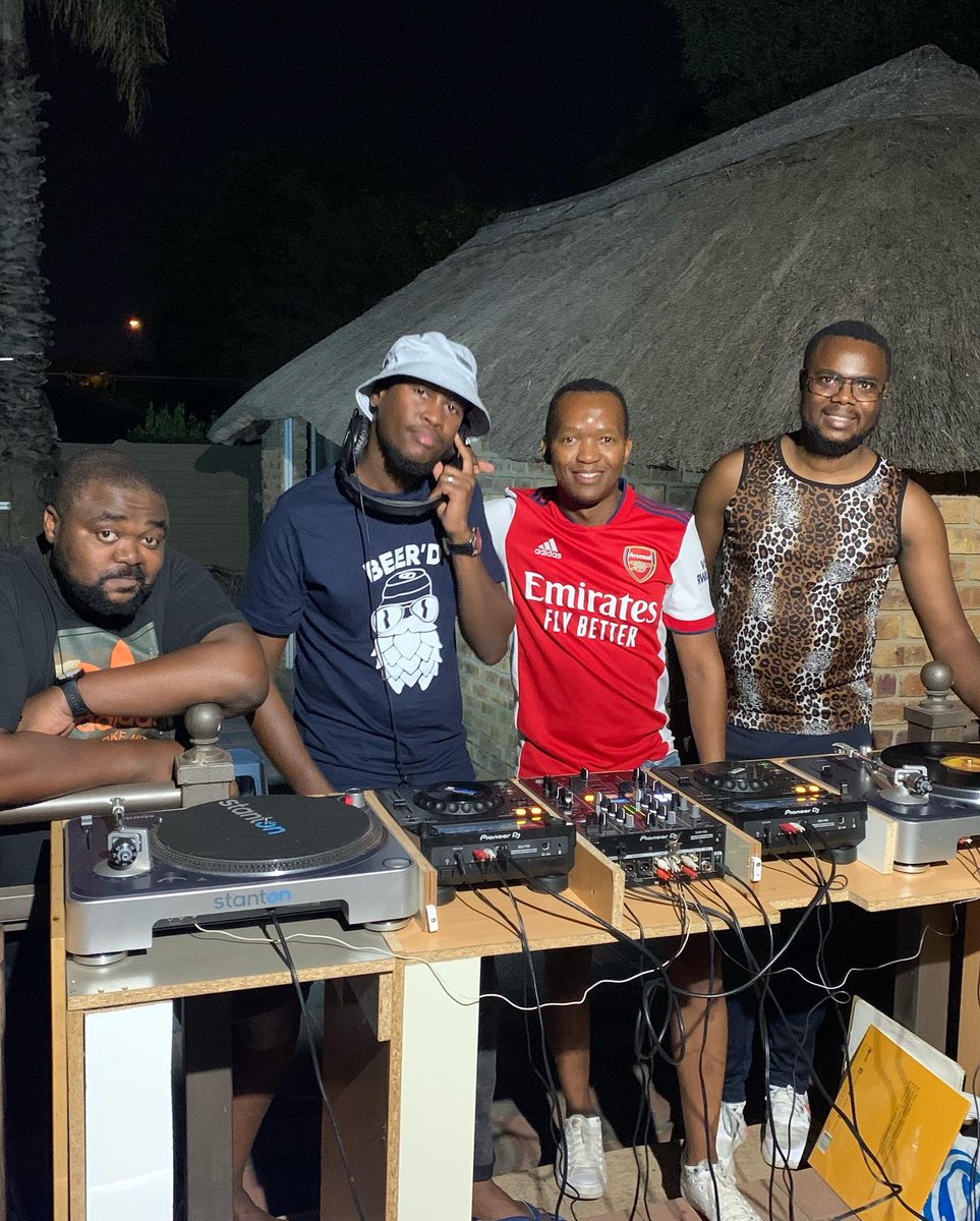 thatSothoGuy_'s tweet photo. spinning vinyl out at @uceeya ‘a #iBangYeAfro Headquarters today 🎧 
featuring the ninjas @Dj_SK95 @djslezz https://t.co/YCknfByFGk