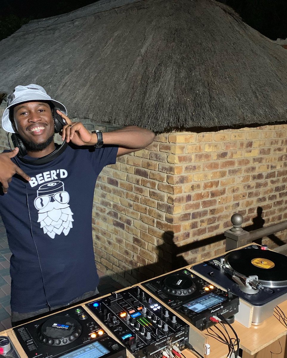 thatSothoGuy_'s tweet photo. spinning vinyl out at @uceeya ‘a #iBangYeAfro Headquarters today 🎧 
featuring the ninjas @Dj_SK95 @djslezz https://t.co/YCknfByFGk