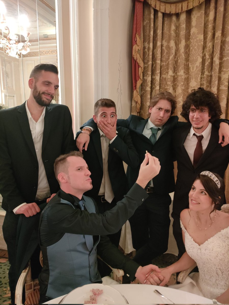 FrozenSandBand's tweet photo. They did it! ❤️👩‍❤️‍👨
#frozensand #wedding #luke #love https://t.co/0upfEXVyL4