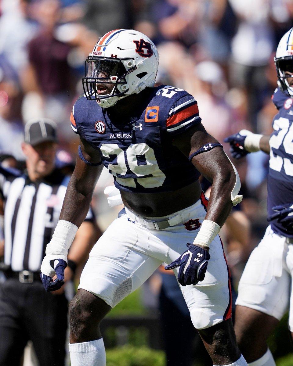 AuburnFootball's tweet photo. HAVE A DAY, @derick_hall9 💪📈

• 6 Tackles
• 3 TFLs
• 2 Sacks
• 1 INT

#WarEagle🦅 https://t.co/E0QRWNtKiB