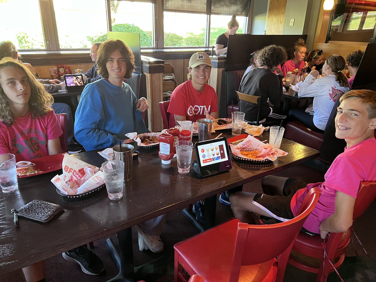 acxcdutchmen's tweet photo. Post Meet Red Robin #bottomlessfries https://t.co/Vachy2KIlX