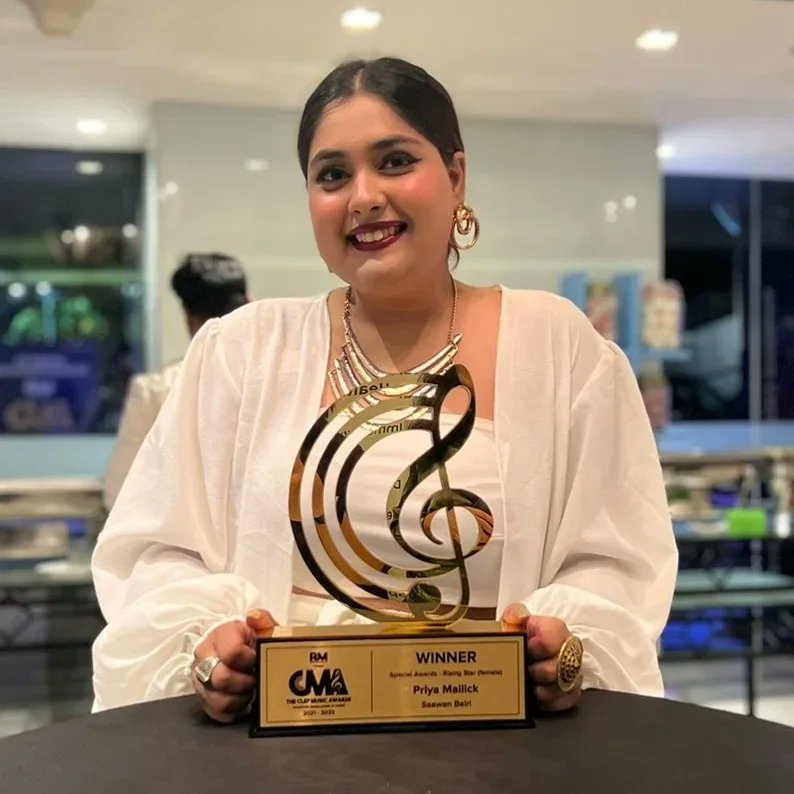 AthEntertainmnt's tweet photo. Many Congratulations @Priyamlkoffcl 🎊 
Truly Deserving!! 👏 Keep Shining ✨️

#RishingStarOfTheYear #TheCMAs #clefmusicawards #radioandmusic #radioandmusic_india #priyamallick #music #awards #musicawards #achievement #star #risingstar #song #bollywood #bollywoodsongs #radio https://t.co/hYSTkWKu57