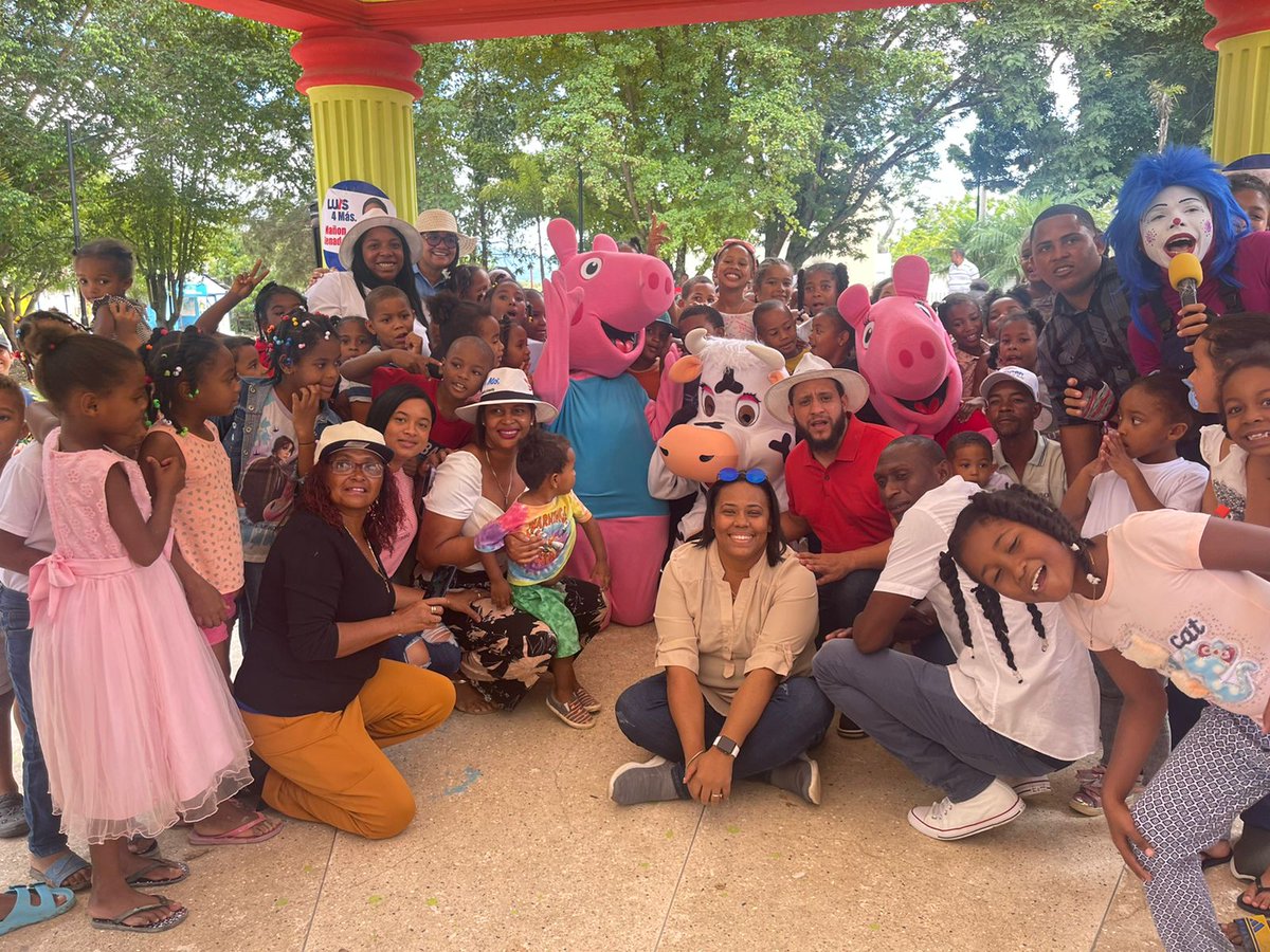 EmpoderandoR's tweet image. Hermosa mañana en Juan Santiago Entre personajes, juegos y concursos cortesía del  próximo Senador Israel Mañon a los niños de Juan Santiago￼￼. Antes del inicio a clase, !Los niños son el Futuro!. #mañonsenador #LosNiñosSonElFuturo #senadormañon #JuanSantiago