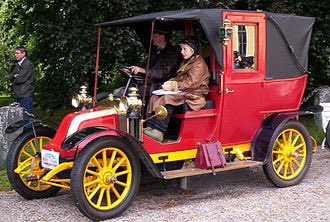 heragu2002's tweet photo. Cuerpo (s) 4-puertas sedán, con un motor (s) I2, 1205cc, 8 CV, Transmisión (s) Manual. Su diseñador fue Louis Renault!
Renault Taxi AG 1914 🚗🗼🔥💪🇫🇷🥇
#renault #renaulthistory #renaultrecord #renaulttaxidelamarne #renaultagtaxi #renaultclassic
#renaultgroup @renaultgroup 🏁🏆 https://t.co/qoBohZC3fB