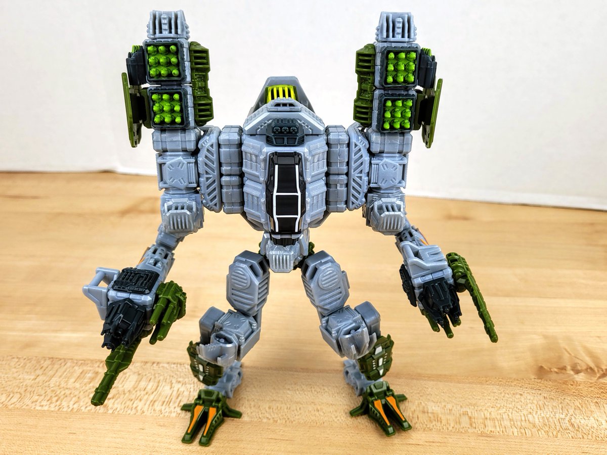 SnaapToys's tweet photo. I’m happy with how the mech turned out here and just looks really bulky while having a credible transformation. It was icing on the cake how the wings fold down behind the waist and bulk it out or how the vehicle cockpit fills out the lines on the top @snapships #MOC #snaptember https://t.co/WcWRe59EsA