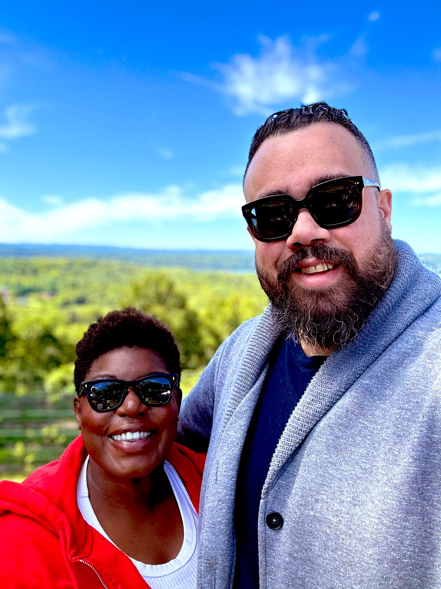 michaelmullan81's tweet photo. The Wife, Warby Parker Shades (Harris and Darcy), Benmarl Winery and I! @benmarlwinery @WarbyParker #shades #benmarlWinery https://t.co/QIpEGl7jmS