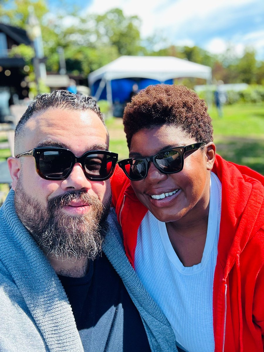 michaelmullan81's tweet photo. The Wife, Warby Parker Shades (Harris and Darcy), Benmarl Winery and I! @benmarlwinery @WarbyParker #shades #benmarlWinery https://t.co/QIpEGl7jmS