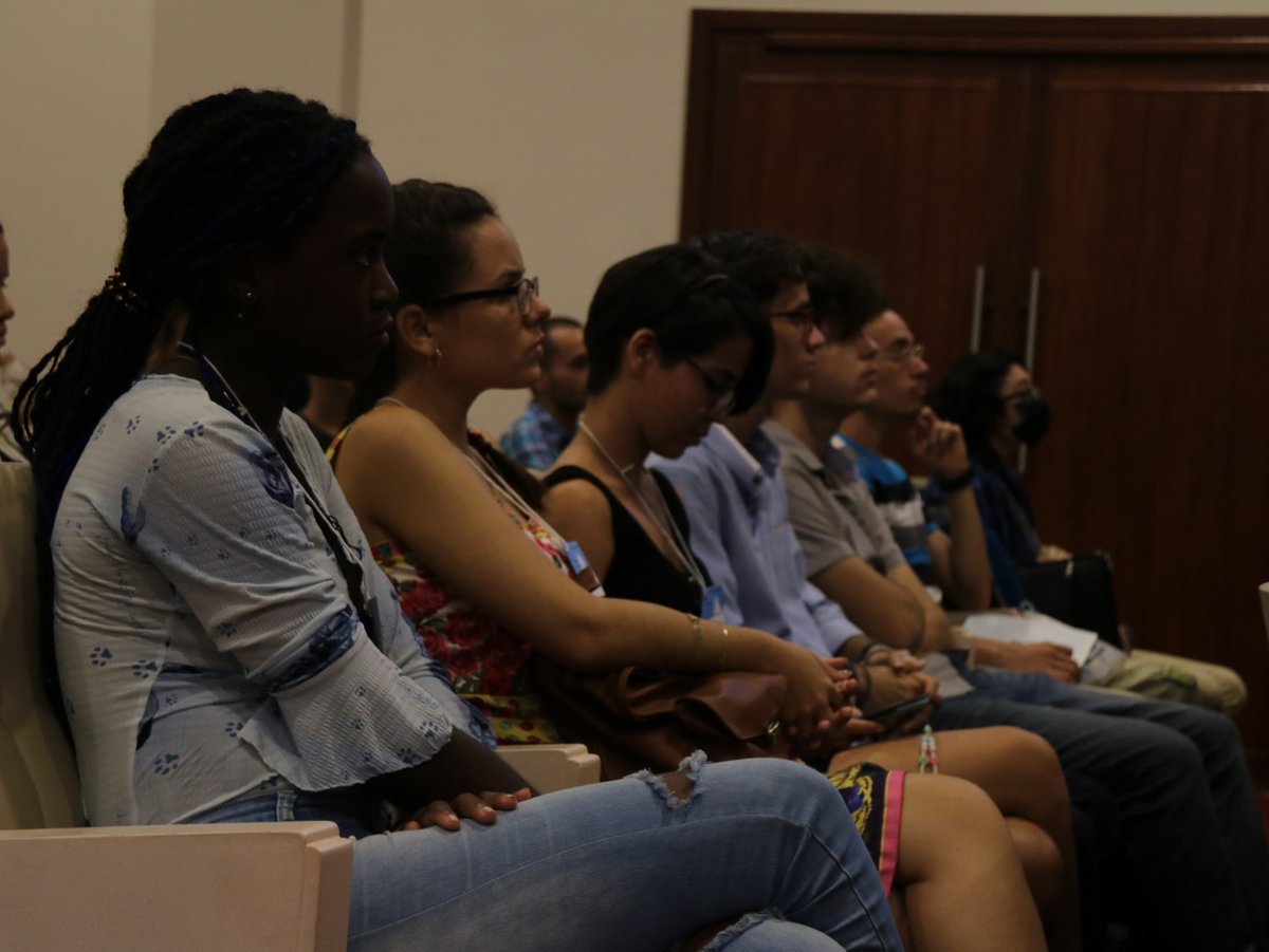fcomUH's tweet photo. Este viernes se desarrolló la plenaria del X Congreso de la FEU en FCOM, en el teatro de la @BiblioNacCuba
.
.
.
#FEUFCOM #FCOMenCongresodelaFEU https://t.co/lsZynrSGZs