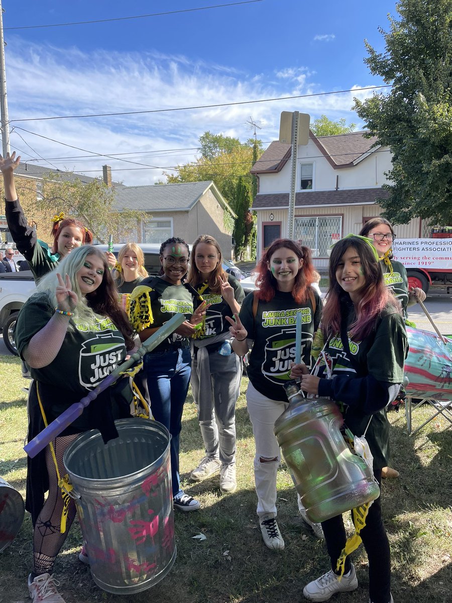 katrysings's tweet photo. That beautiful junk band sound 🤪. Thanks for a great parade @SecordPatriots! @dsbn https://t.co/ueUGvdh5XZ