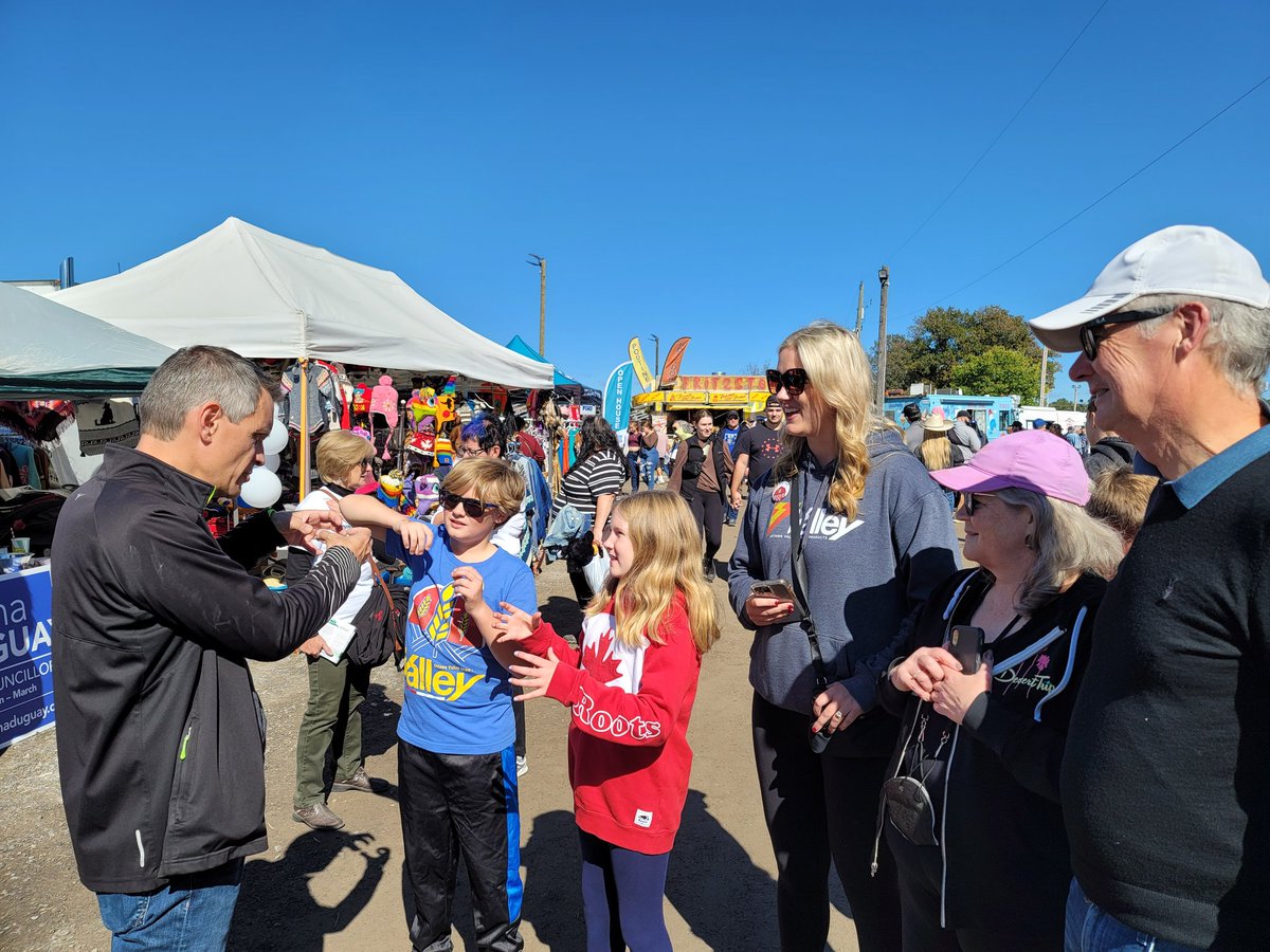 InderpreetYOW's tweet photo. Beautiful day at the Carp Fair and a great opportunity to chat with many supporters who believe in Mark's vision for our city #I❤️CarpFair #MarkforMayor #OttVote 
@JenStewartOtt https://t.co/W8ENuxmAoD