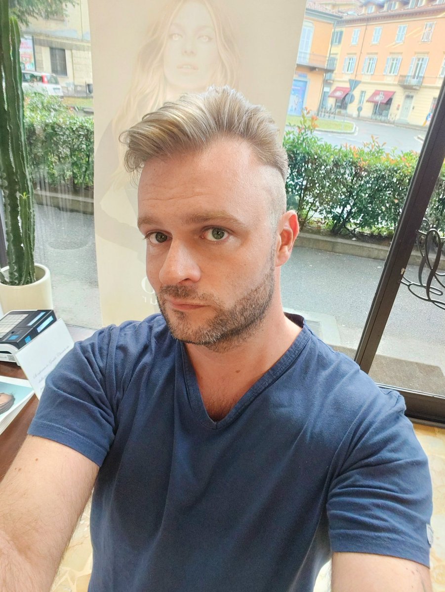 Azariel86's tweet photo. New hair cut 
#haircut #Blonde #tortona #italy https://t.co/vtDBq7EmiH