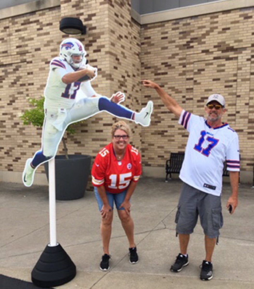Dawn9469's tweet photo. Happy 4 year anniversary @JoshAllenQB 😁 #JoshJumpingOverThings https://t.co/Mp9zaqgBtV