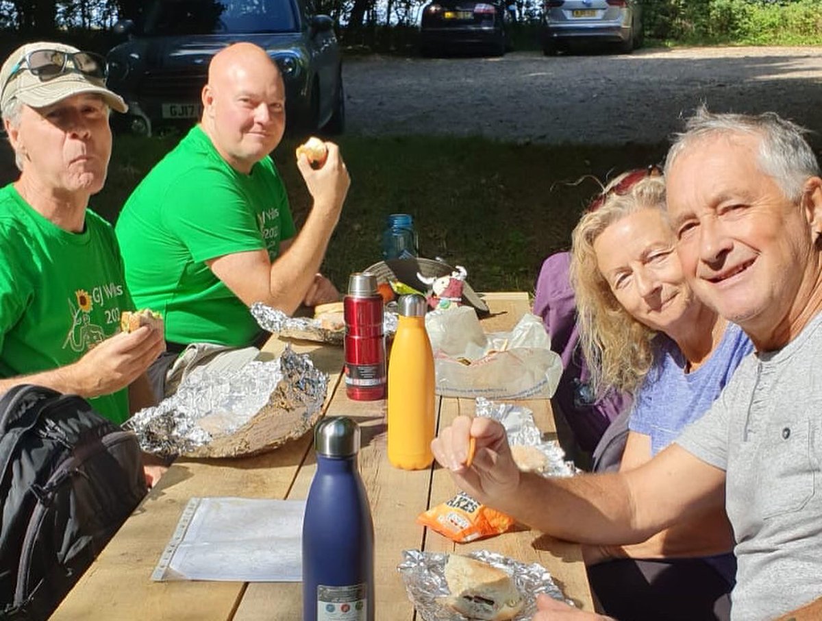Wessex Ridgeway - what a team! Smiles and sandwiches #gjwalks #onenbt
