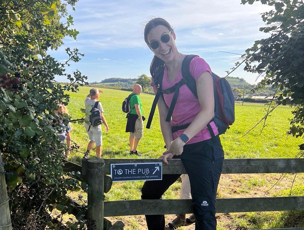 GJwalks's tweet photo. Wessex Ridgeway - what a team! Smiles and sandwiches #gjwalks #onenbt https://t.co/AP0JQFQKnc