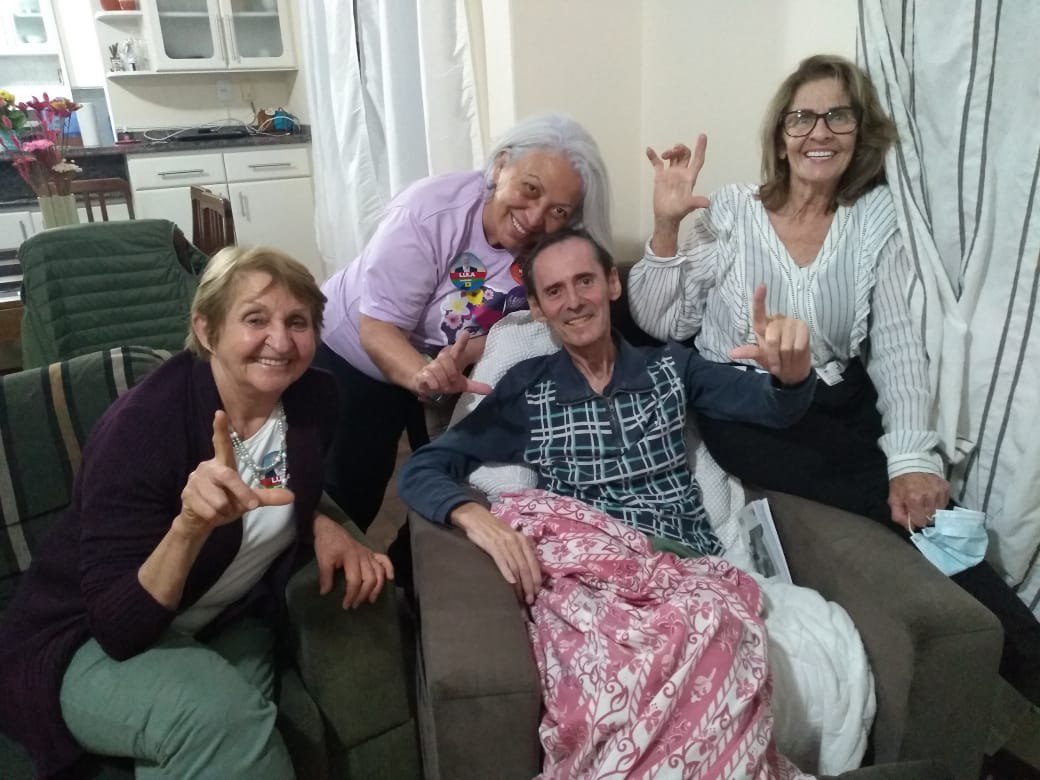 ChoinackiLuci's tweet photo. Estive em visita à Lúcia e Capim (Valmir), militantes históricos do PT de #joinvillesc
#luci13033
#timelula #timeluci https://t.co/b7NDdaeaE4