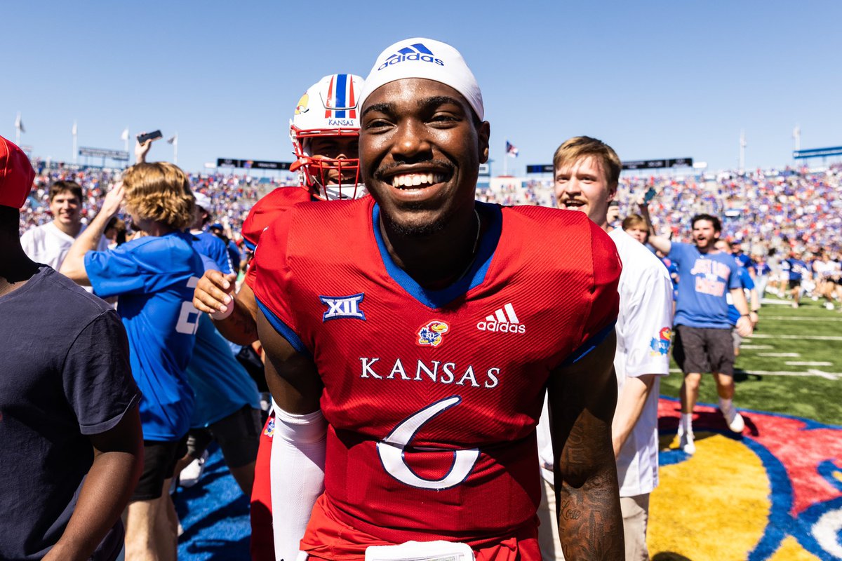 FansOfKU's tweet photo. KU QB Jalon Daniels today:

19/23 • 324 YDS • 4 TD • 0 INT
11 CAR • 83 YDS • 1 TD https://t.co/oULt8qfnWu