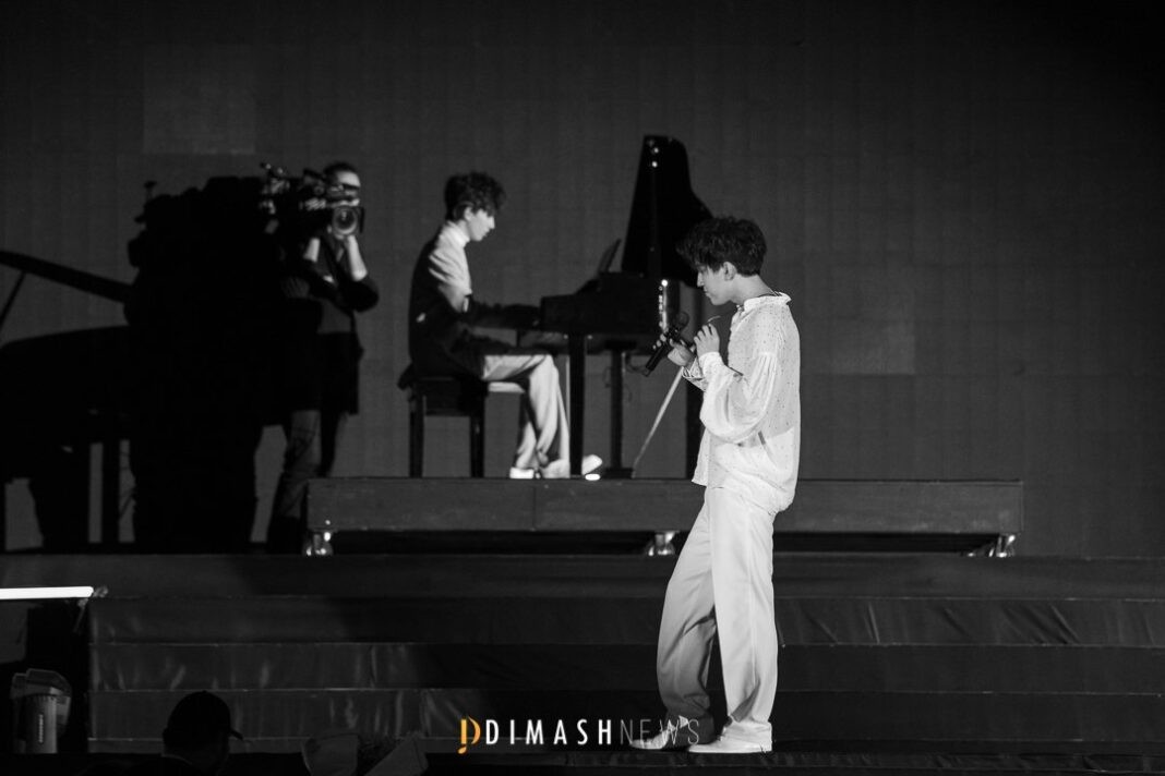 AhauYukiko's tweet photo. @DearNawaf Dimash is Master of everything in the field of music.. just everything! 🎶🤩 @dimash_official #TheStoryOfOneSky https://t.co/6b64QoKt4f