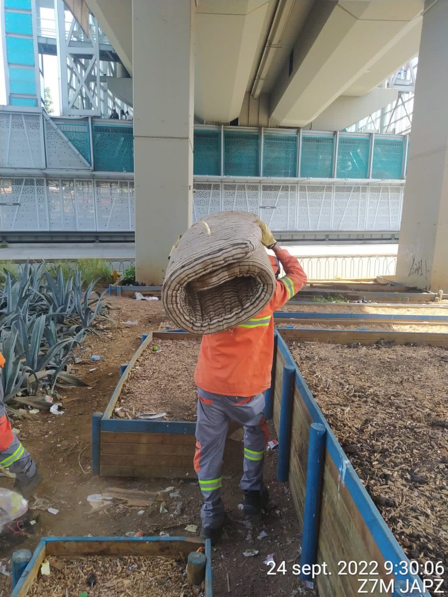 Emvarias's tweet photo. Recorrimos centro, Prado Centro, bajos de la Estación Hospital y mucho más para atender zonas abusadas con elementos voluminosos. Nuestra Fuerza Naranja es imparable. 💪🏾🧡 https://t.co/tWnlaSrtQW