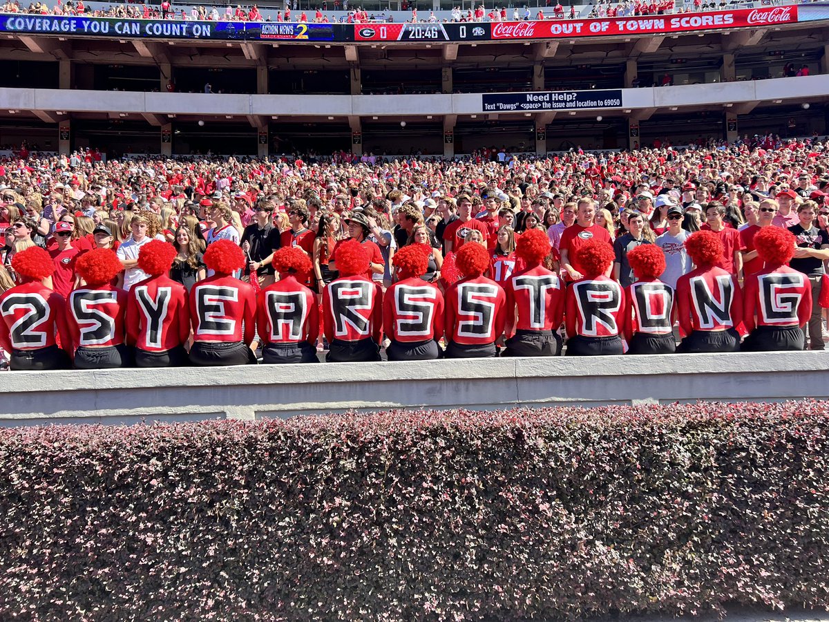 UGAPaintLine's tweet photo. 25 years of putting on the Red and Black for the Dawgs! #GoDawgs https://t.co/tIDDmrOpQC