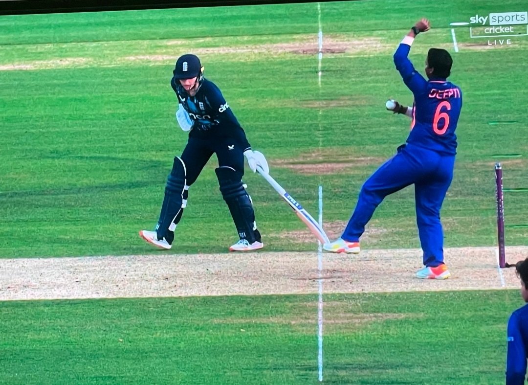 DomPurchon's tweet photo. @JoydipDewanjee @jgiclark Why though?  She wasn't exactly looking to steal a lot of ground, spirit of the game and all that🤷‍♂️ https://t.co/7hf8pw6gjj