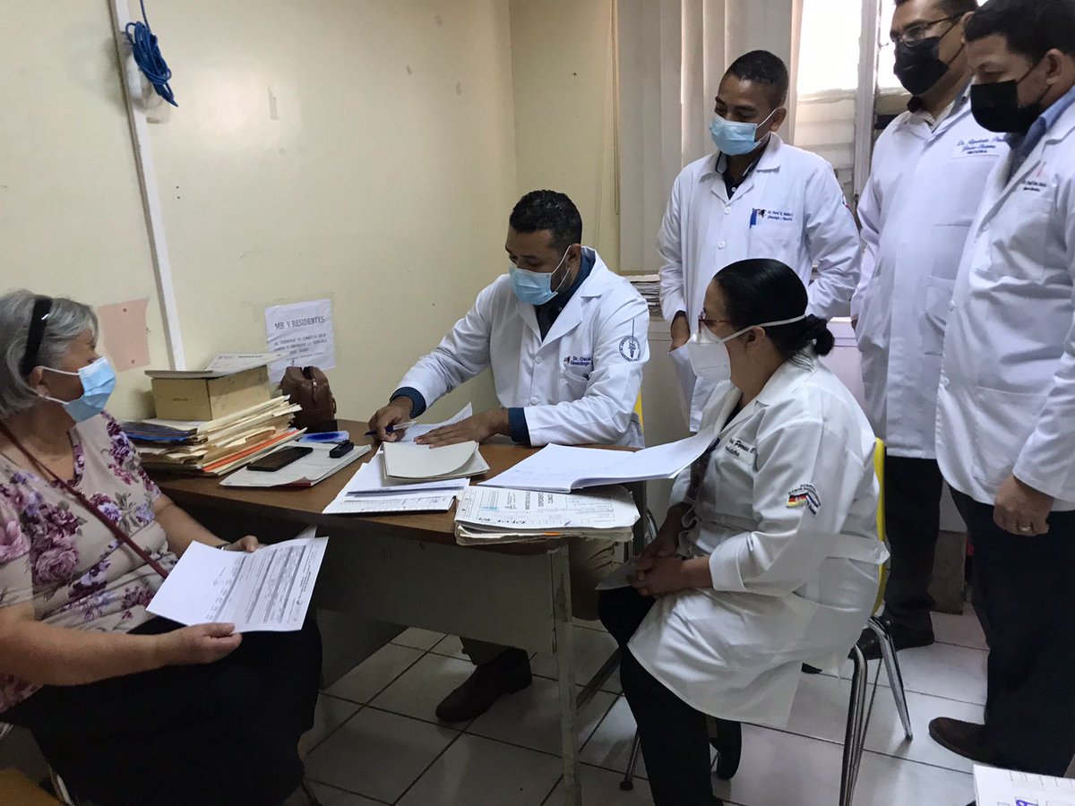 SaludBertha's tweet photo. Hoy concluyó el Curso de tumores de mama en el Hospital Bertha Calderon Roque, donde se realizó capacitación para toma de Biopsia con Aguja Gruesa (Tru Cut)
La finalidad es lograr diagnósticos tempranos e iniciar tratamiento de forma temprana
#SaludEnFamiliaYComunidad https://t.co/c0gEVqNK6h