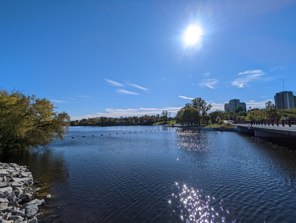 StephenLau_GC's tweet photo. What a gorgeous day to cycling along the Rideau Cannel this afternoon and #Ottawa is such a beautiful city. https://t.co/TxG15JqaZV
