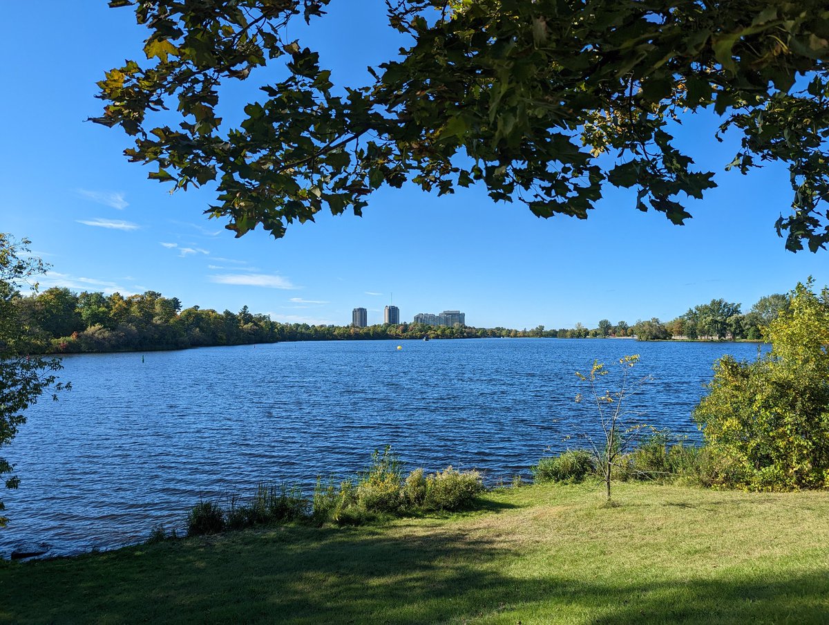 StephenLau_GC's tweet photo. What a gorgeous day to cycling along the Rideau Cannel this afternoon and #Ottawa is such a beautiful city. https://t.co/TxG15JqaZV