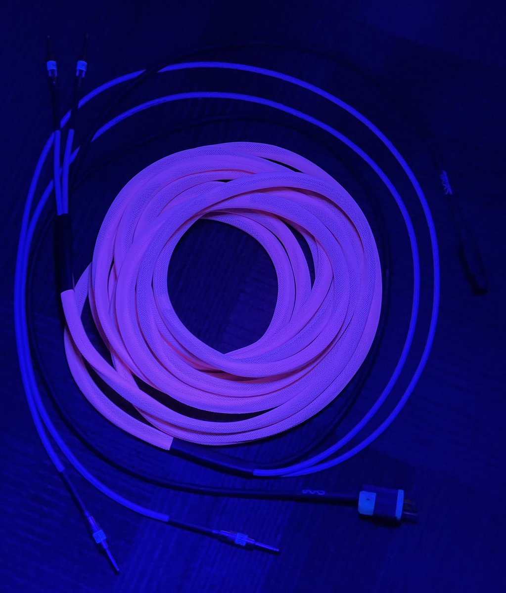 divinenoise's tweet photo. This neon pink loom (2 inst and 1 power cable) went out to Henri Cash of @thestarcrawler … it’s UV reactive, to boot!!!

#knowyourtone #pedalboard #guitarsdaily #guitartech #curlycable #madeinportland #madeinoregon #vintageguitar #henricash #starcrawler https://t.co/eiBh85DlNs