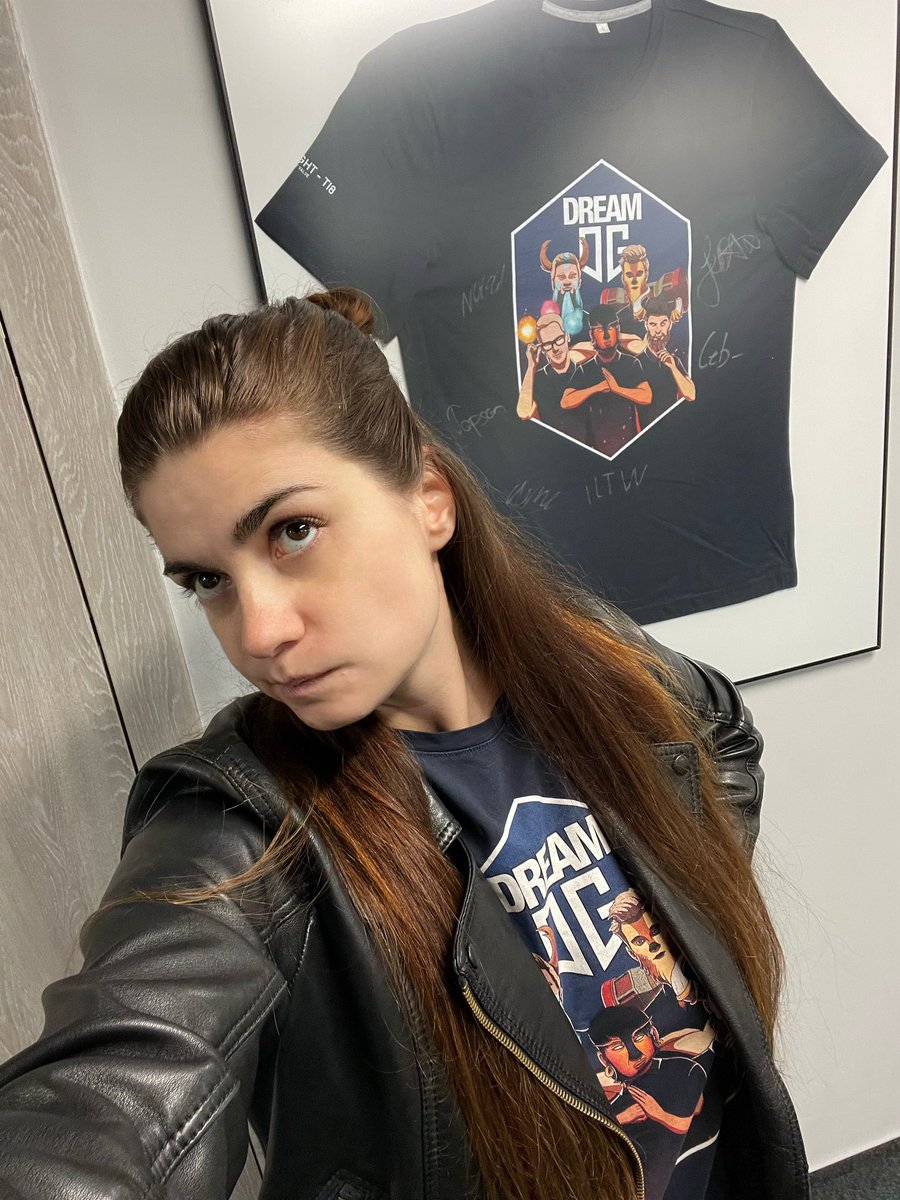 Vladyslava_Z's tweet photo. Copied me 👀 #TI8 #DreamOG https://t.co/thr68jfRIC