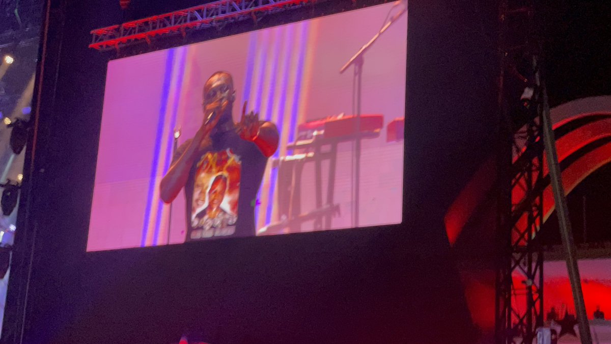 test Twitter Media - Chaiii Rapper Stormzy on stage wearing a customize legendary DADDY LUMBA top!! 
#GlobalCitizenFestival   

#Blogger
#KobbyKyeiNewsLive https://t.co/GxDNdoA5ST