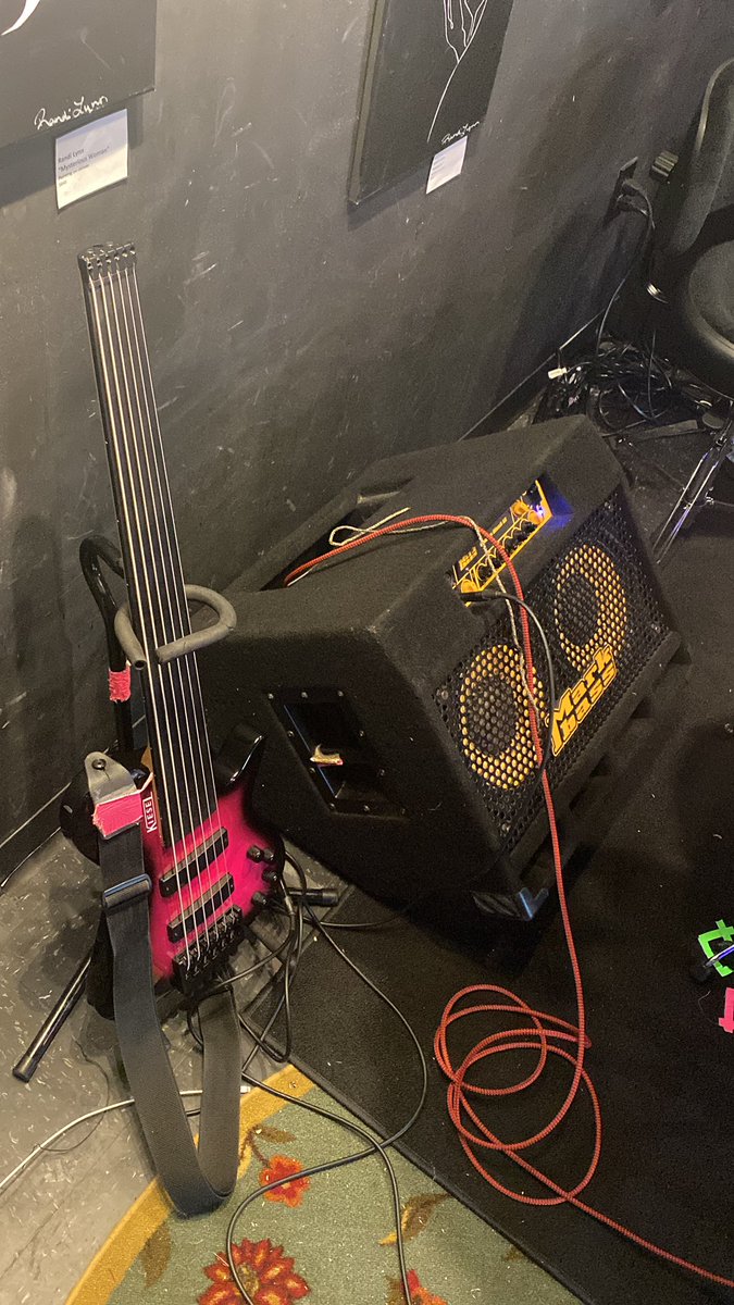 SixStringking6's tweet image. Tonight’s office space