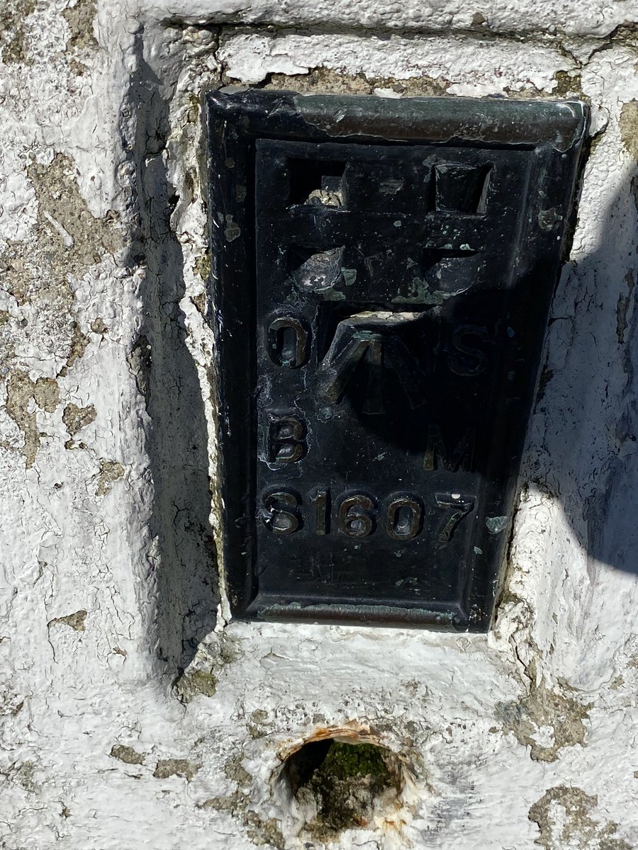 Edin_the_walk's tweet image. #trigs #trigpoints #benchmarks Goat Fell #Arran #walkScotland