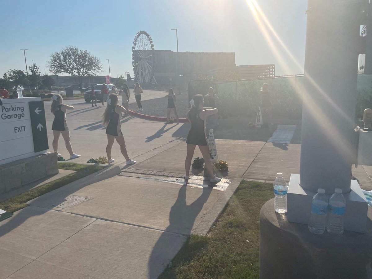 We were honored to cheer for charity this morning! 💛💛