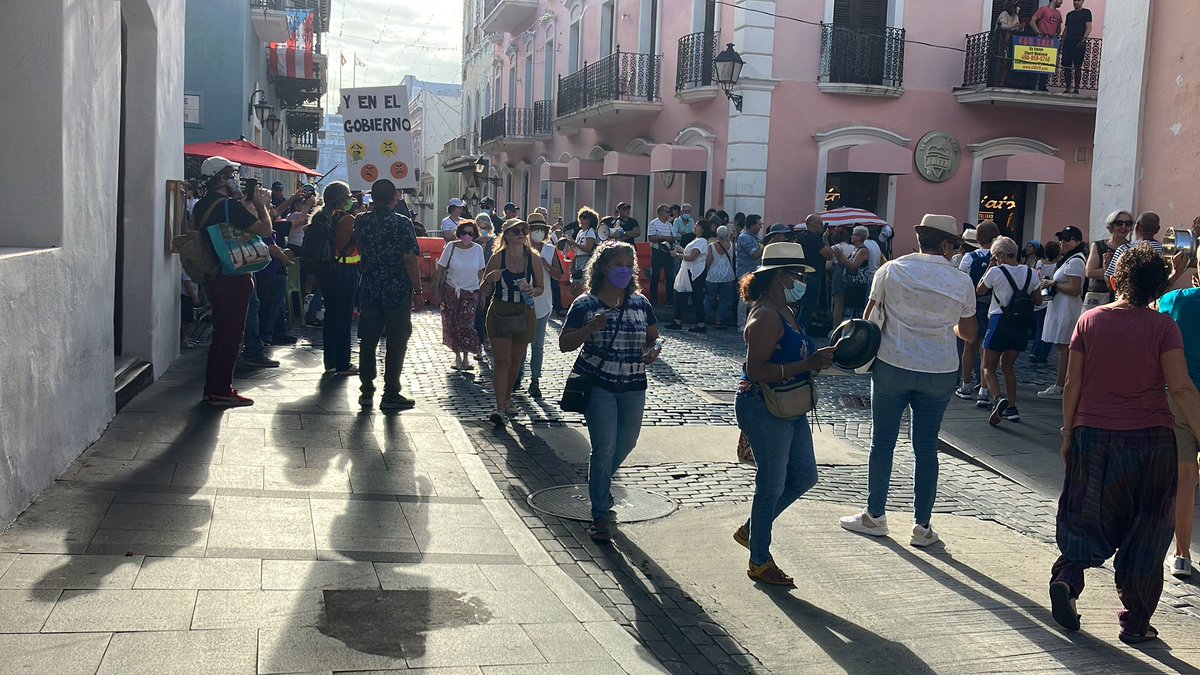 ElDeIsabela's tweet photo. ¡Calle Resistencia AHORA! ¡Lleguenle! ¡Pal carajo @lumaenergypr y pal carajo @GovPierluisi! https://t.co/1blkOuaWFY