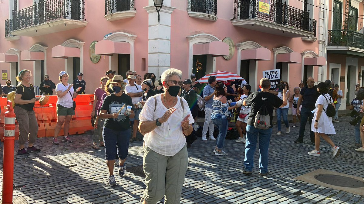 ElDeIsabela's tweet photo. ¡Calle Resistencia AHORA! ¡Lleguenle! ¡Pal carajo @lumaenergypr y pal carajo @GovPierluisi! https://t.co/1blkOuaWFY