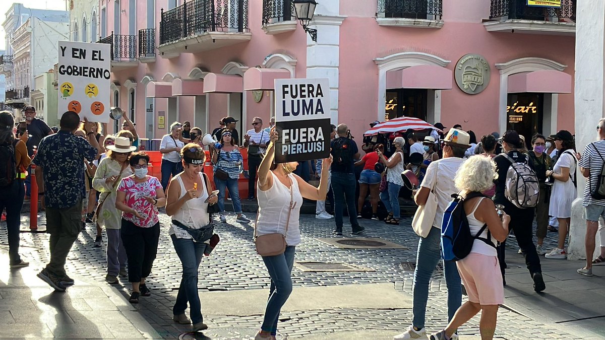 ElDeIsabela's tweet photo. ¡Calle Resistencia AHORA! ¡Lleguenle! ¡Pal carajo @lumaenergypr y pal carajo @GovPierluisi! https://t.co/1blkOuaWFY
