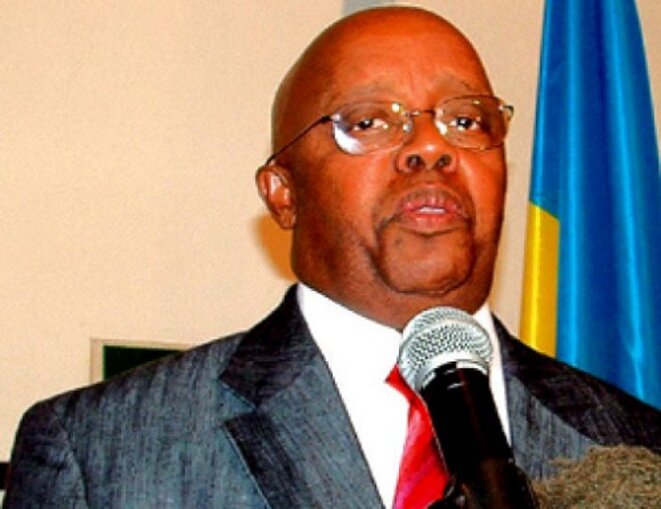 benbabunga's tweet photo. CE JOUR-LÀ... 25 sept. 2007, Miko Rwayitare décède à Bruxelles, âgé de 64 ans. Il a toujours été considéré comme "Le Père du Cellulaire en Afrique". Fondateur de "TELECEL", c'est lui qui, à partir de Kin (Zaïre), a passé le premier appel cellulaire en Afrique, en décembre 1986. https://t.co/YOCySCeRpb