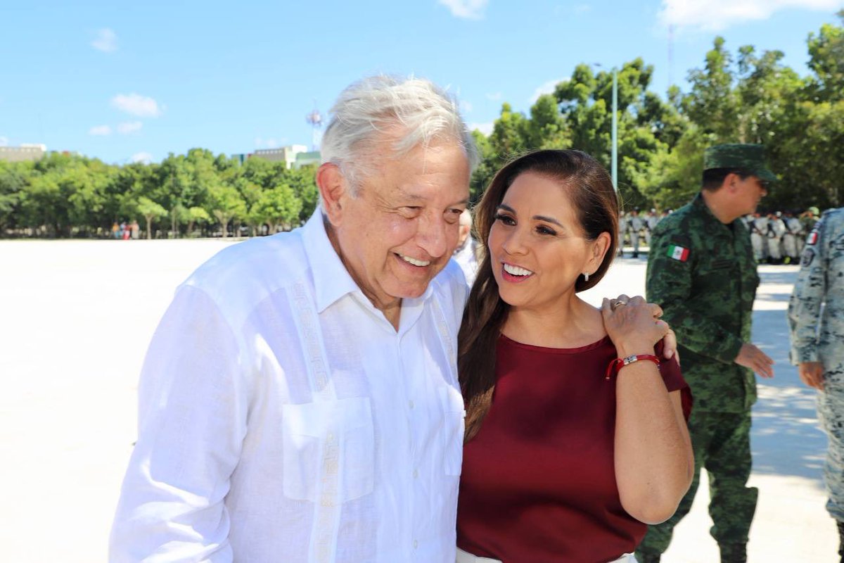 MaraLezama's tweet photo. Querido presidente @lopezobrador_, agradecemos su visita y respaldo para consolidar la transformación que comenzaremos de la mano del pueblo en #QuintanaRoo. Es tiempo de un Nuevo Acuerdo para el Bienestar y Desarrollo, de empoderar a las mujeres y de recuperar la justicia social https://t.co/5JxdeRsyN0