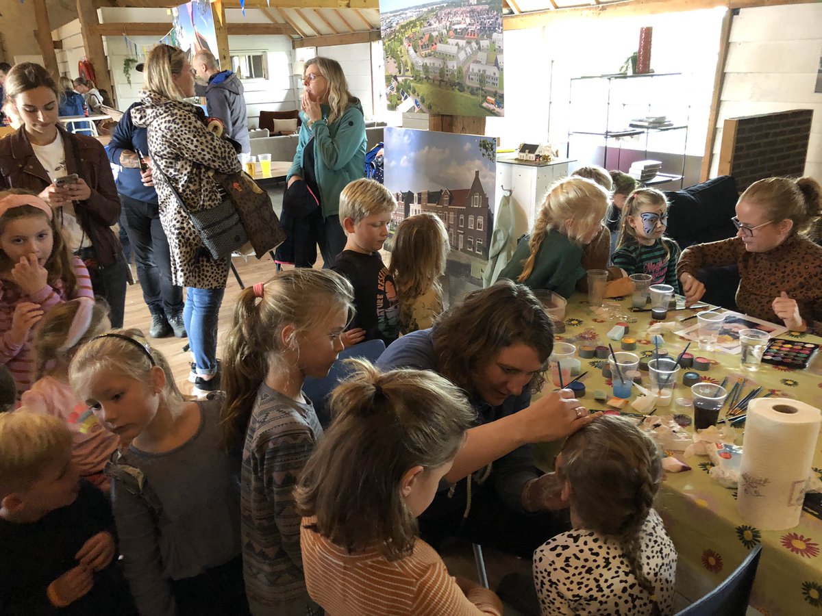 Burendag in het Zuiden van Goes met vossenjacht, heel veel schmink en lekker eten met muziek! Met dank aan de vrijwilligers uit het organisatiecomité en <a href="/FraanjeBouw/">Fraanje B.V.</a>