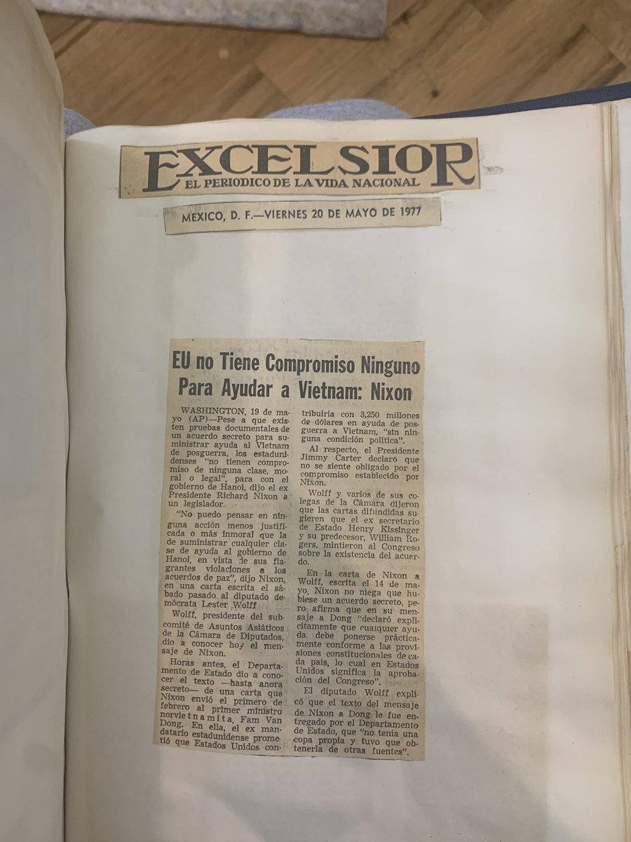 josephsaed's tweet photo. @beltrandelrio hola Pascal! Como estas? Me encantaría que puedas ver este trabajo que encontramos. Lo hizo mi mamá en 1976 y contiene puros recortes del excelsior de ese año hablando de estados unidos!
Se me hace un espectáculo https://t.co/r6roErFk3p