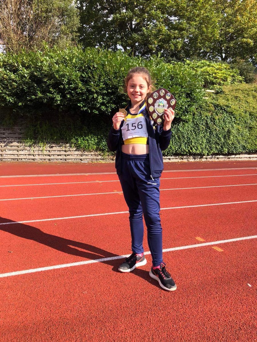 AlannahJHill's tweet photo. Incredible day! U11 Club champion 2022! And got to meet @jessturner400h again! 4 pbs!!!! @LadywoodKH @MrsGardnerLW @AVEACAthletics @embarkfed @MrStevensLW @MissTillmanLW https://t.co/kwgjpMkIS5
