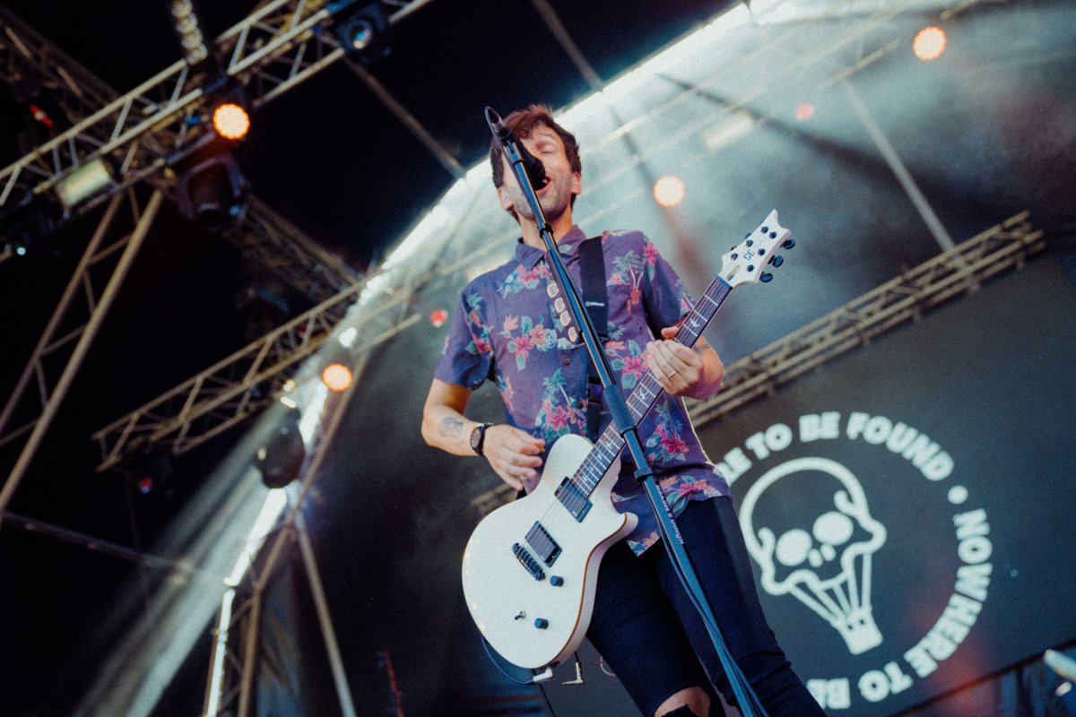 ntbfofficial's tweet photo. Sing it from inside! (photo by: @rodridinos #metal #live #concert #show #ntbf #ntbfofficial #band #SoldaCaparica #guitarplayer #prs #seelectronics #ernieball #orange #SummerFestival #BackOnTheRoad https://t.co/BHN6G2lUeY