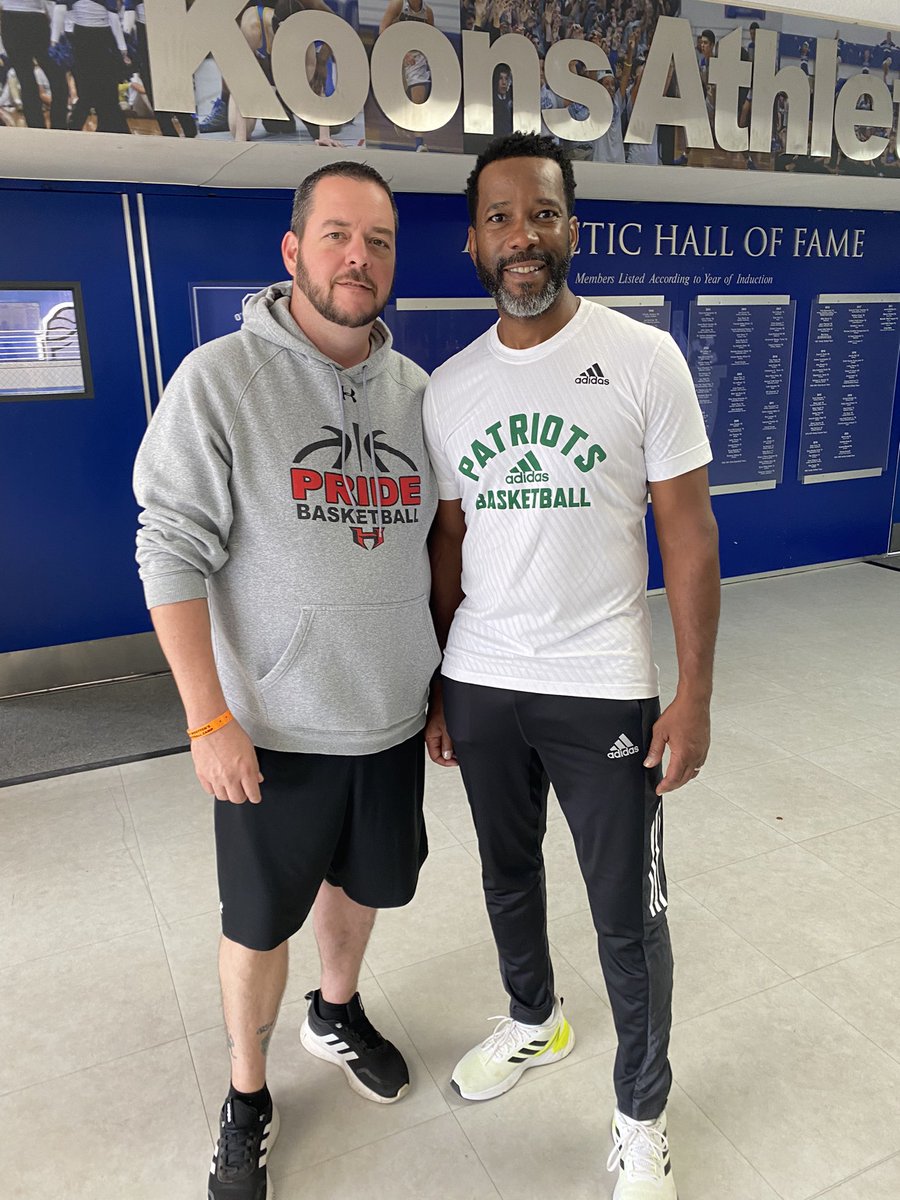 CoachGreen52's tweet photo. Had the pleasure of hearing @CoachDSimpkins speak today at the Wooten Coaches Clinic today! Great stuff! Look forward to studying and implementing the easy and effective offensive fundamentals learned today!! https://t.co/9H3alDu6st