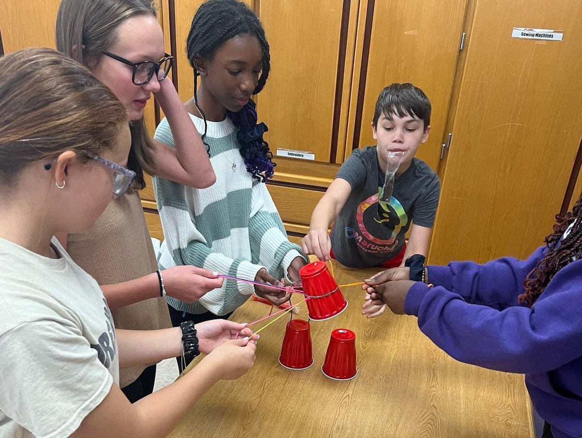 virginiafccla's tweet photo. Signal Knob Middle School #VAFCCLA members had lots of fun at their #September chapter meeting yesterday focused on team-building! Thanks for being an #incREDible part of @NationalFCCLA and our #FCCLAfamily! #FCCLAfriday #FamilyAndConsumerSciences #FCCLA #CareerTechEd #CTSO https://t.co/ltXZcBRQq8