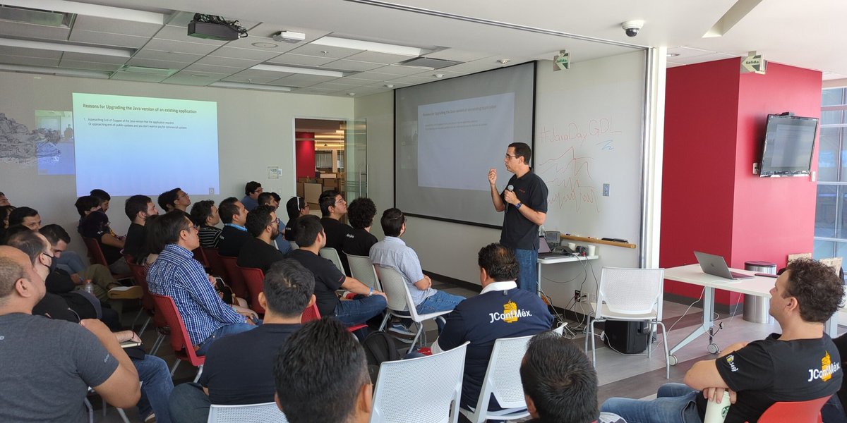 jconfmexico's tweet photo. Ya, gracias a @aureliog entendimos el valor de actualizar el JDK y el JRE!

#JavaDayGDL https://t.co/nEI07kIEep
