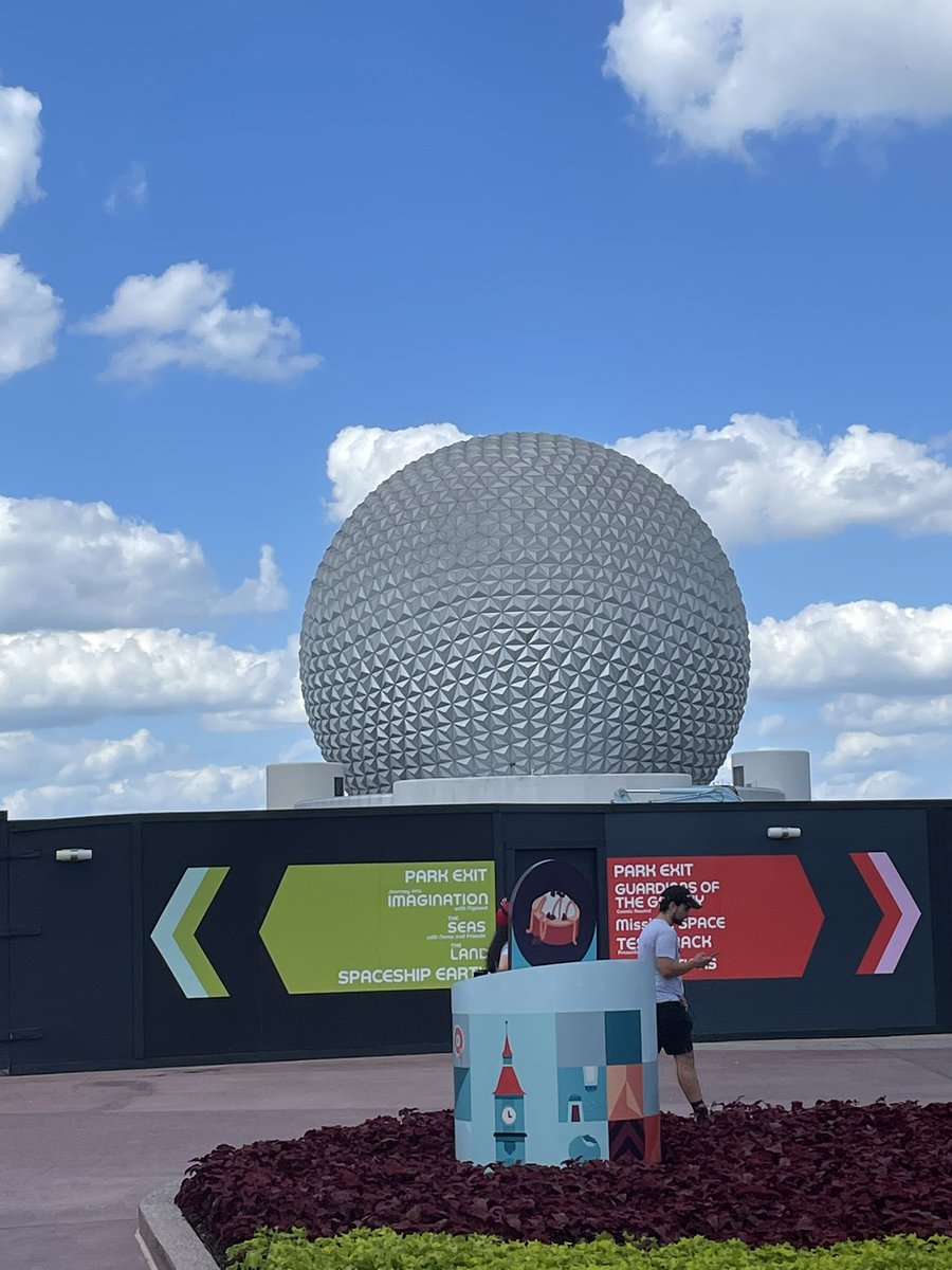 AttorneyRMHC's tweet photo. This was the best view of all ☺️ #Epcot #GAYLD #NetworkingAroundTheWorld https://t.co/deNJqUTimo