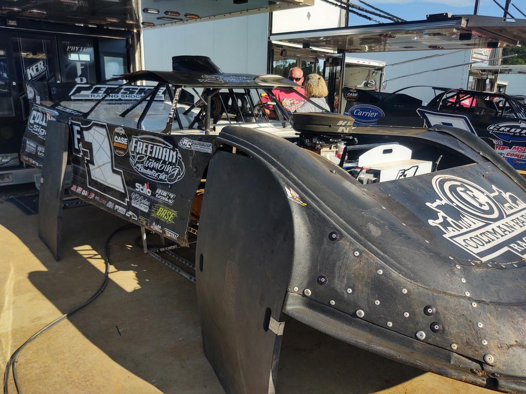 RichardAllenMSR's tweet photo. Two up-and-coming Dirt Late Model racers in the persons of Payton Freeman &amp; Sam Seawright are here @boyds_speedway for the #StatelineShowdown to take the stars of the @WoOLateModels. See how they do tonight by following live updates https://t.co/VycyFiE1i6.  #DirtLM https://t.co/QOyjBiF48E