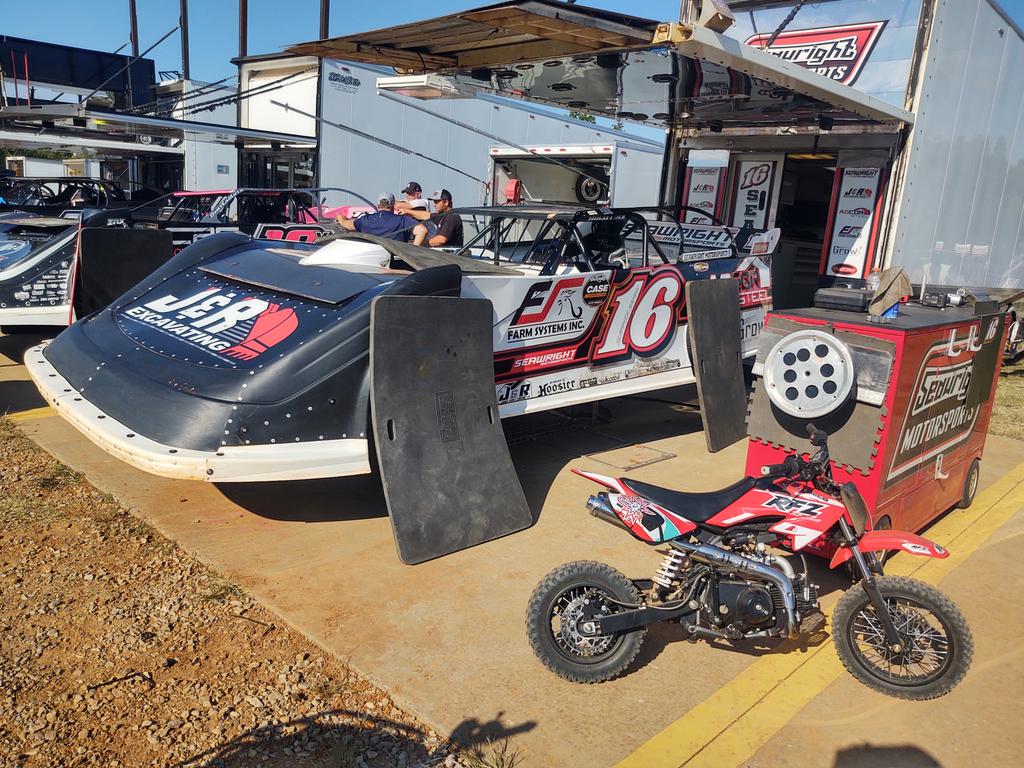 RichardAllenMSR's tweet photo. Two up-and-coming Dirt Late Model racers in the persons of Payton Freeman &amp; Sam Seawright are here @boyds_speedway for the #StatelineShowdown to take the stars of the @WoOLateModels. See how they do tonight by following live updates https://t.co/VycyFiE1i6.  #DirtLM https://t.co/QOyjBiF48E
