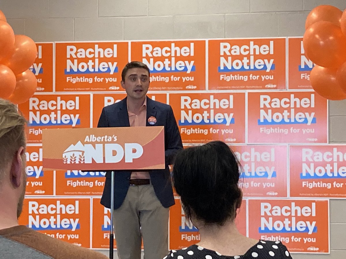 JanetEremenko's tweet photo. What an exciting day for the @albertaNDP and #yycshaw!
Welcome to the #yycndp team, @DavidCloutier 👏👏👏 https://t.co/pP59ecbOFU