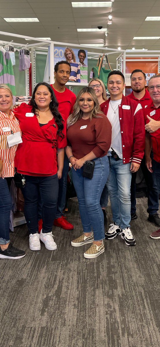 Had a blast walking with our GVP and DSD; showing off what we are proud of and talking about our future with Target! #beagreatboss #development <a href="/andyking555/">Andy King</a> <a href="/Dewayman/">DEWAYMAN</a>